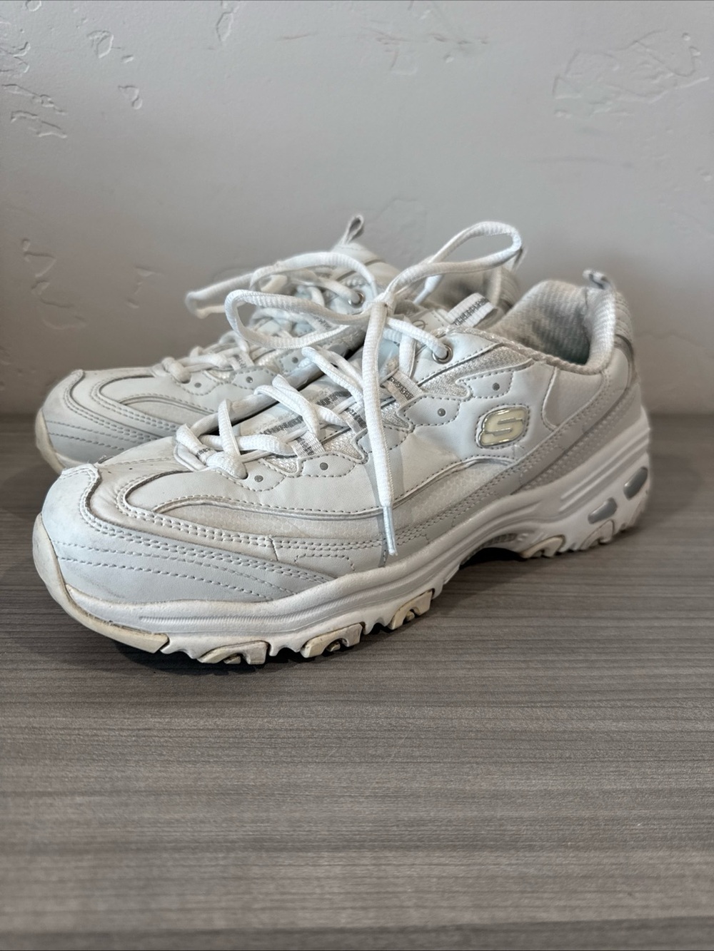 Skechers D'Lites Shoes Womens Size 11 White Air Cooled Memory Foam Walking
